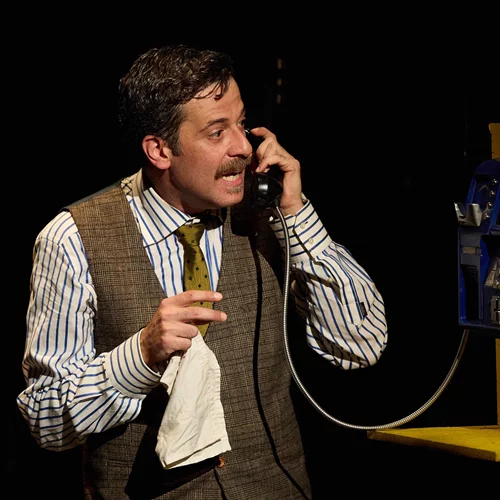 "Βασανίζομαι!": Κατεβαίνει η παράσταση που αποκαλύπτει τι κρύβεται πίσω από τη διάσημη φράση των γκράφιτι