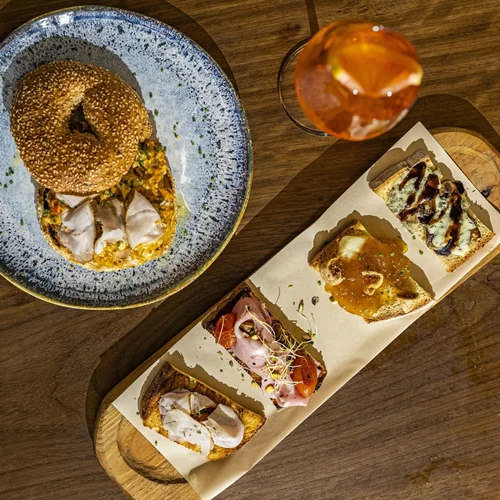 Η Λούza είναι μια spritzeria α λα γκρεκ στο αθηναϊκό κέντρο