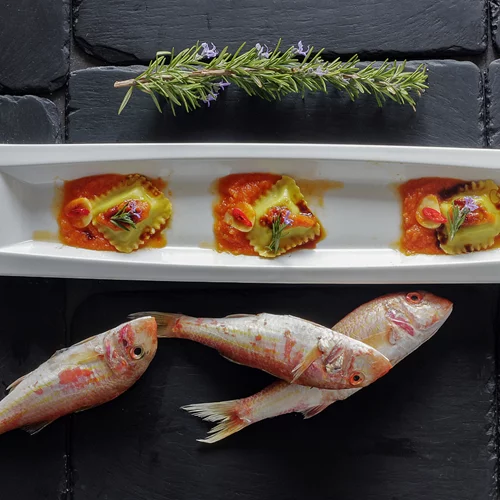 Μια νόστιμη συριανή βραδιά στην Αθηναϊκη Ριβιέρα με το "Ηλιοβασίλεμα"