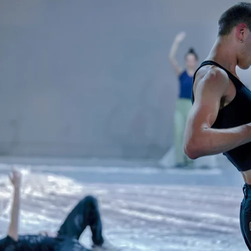 Φεστιβάλ Αθηνών: Το "Μιντάτι" της Τζένης Αργυρίου οραματίζεται νέες τελετουργίες