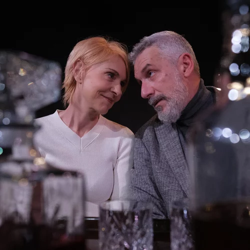 "Μικρά συζυγικά εγκλήματα": Οι πρώτες φωτογραφίες από την πρεμιέρα της παράστασης στο Μικρό Άνεσις