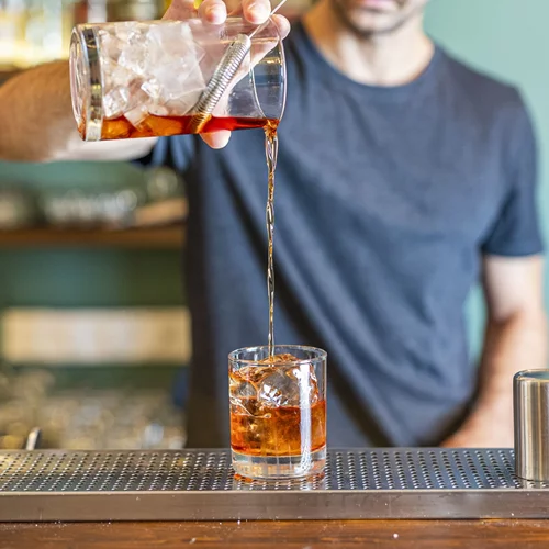 'Ο Άλλος', ένα καθαρόαιμο μπαρ στο Παγκράτι