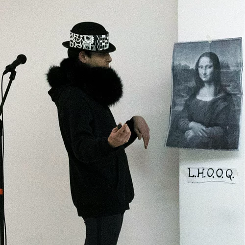 Οι Nova Melancholia γιορτάζουν 15 χρόνια με μία παράσταση για τον καλλιτέχνη-σύμβολο Μαρσέλ Ντισάν