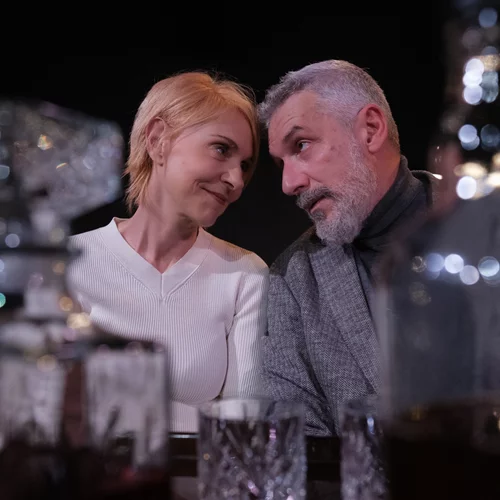 Τελευταίες παραστάσεις για τα "Μικρά συζυγικά εγκλήματα" με τη Ναταλία Τσαλίκη και τον Αρη Λεμπεσόπουλο