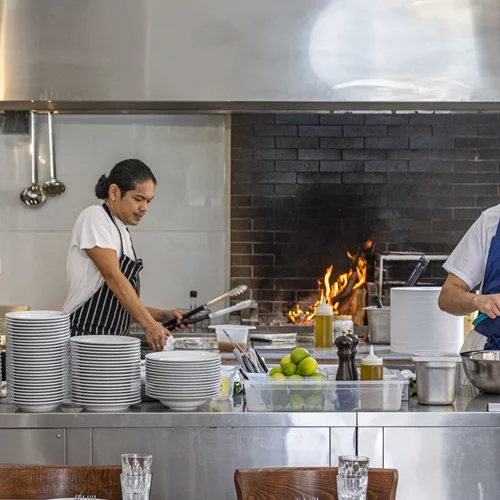 'Πλυτά': Το καθημερινό στέκι που ψάχναμε για αστεράτους μεζέδες