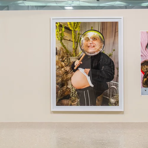 Ο Juergen Teller ισχυρίζεται ότι είναι "φυσιολογικός άνθρωπος" αλλά οι φωτογραφίες του σίγουρα δεν είναι