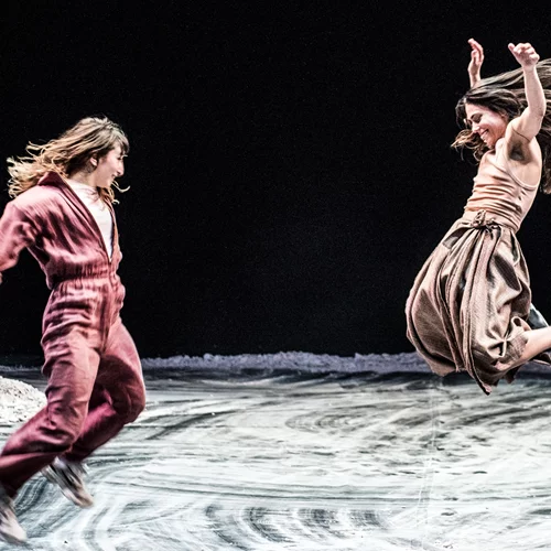 "ΜΙΝΤΑΤΙ": Μια χορευτική τελετουργία στο Φεστιβάλ Αθηνών που συνδέει το "απέχω" με το "συμμετέχω"