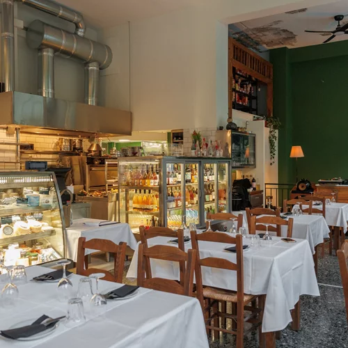 Καπάνι Μάρκετ: Το νέο οινορεστοράν του Μεταξουργείου έχει κάτι από Θεσσαλονίκη και Φλώρινα