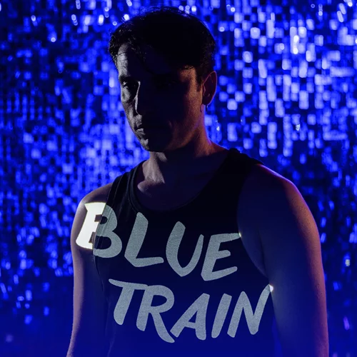 "Blue train": Το νέο έργο του Γεράσιμου Ευαγγελάτου έρχεται τη νέα σεζόν στο θέατρο Άλμα