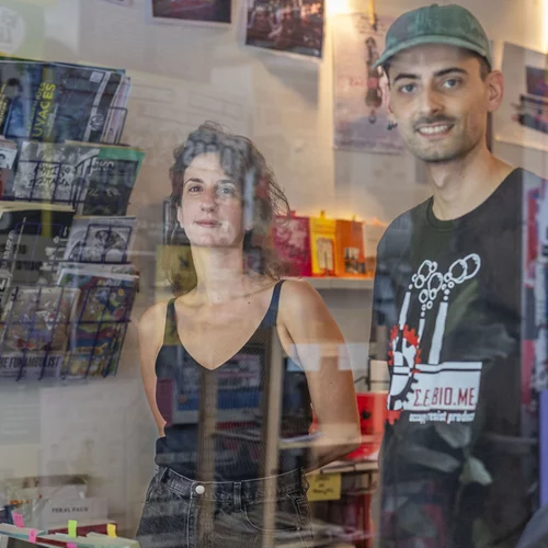 Τα βιβλιοπωλεία της γειτονιάς μάς συστήνονται: Το "La Zone" στα Εξάρχεια