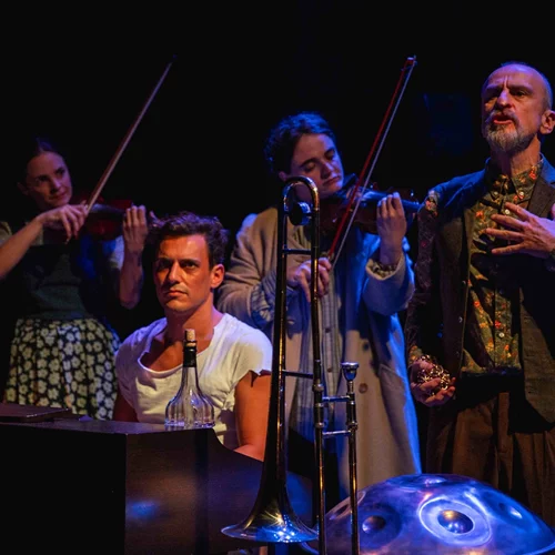 "Η κόρη του λοχαγού": Εορταστική προσφορά για την παράσταση του Κωνσταντίνου Ασπιώτη στο Σύγχρονο Θέατρο