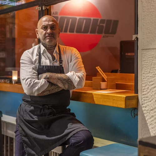 'Smoku': Η επιστροφή του Δημήτρη Κατριβέση στην Αθήνα