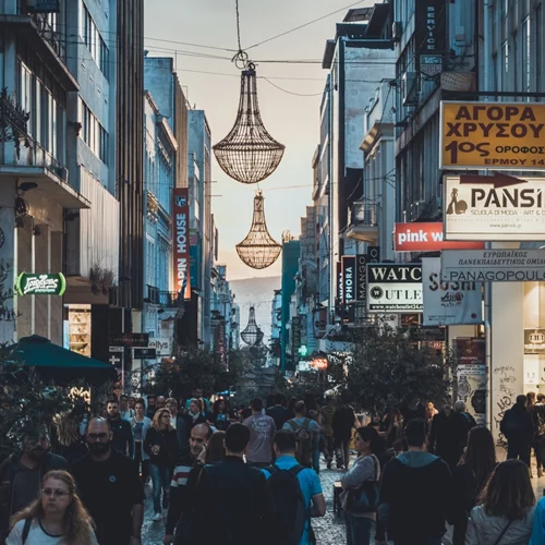 Στην καρδιά της Αθήνας, ο πιο εμπορικός δρόμος της πόλης σχεδιάζεται ξανά