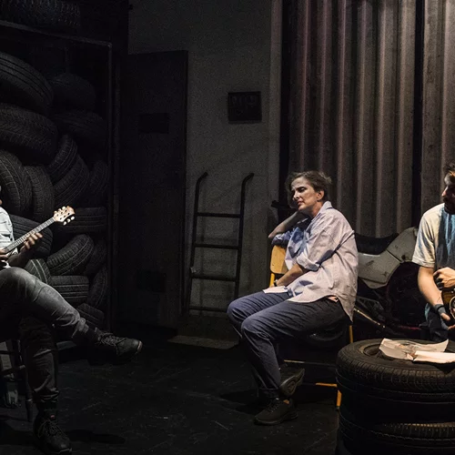 "Στέλιος Κασόνγκο": Ένα νέο έργο εμπνευσμένο από αληθινές ιστορίες ρατσισμού στο Επί Κολωνώ