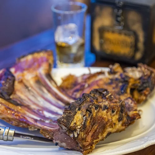 'Ντελόγο': Η κρητική izakaya της οδού Σινώπης