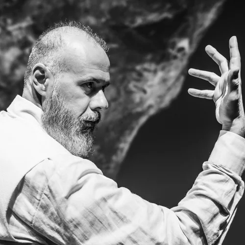 Τελευταίες παραστάσεις για την συγκλονιστική "Πύλη της Κόλασης" του Γιάννη Καλαβριανού