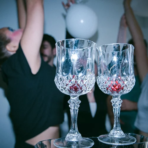 "Farewell / Εν τόπω χλοερώ": Η ομάδα του "Nostalgia generation" ξαναχτυπά