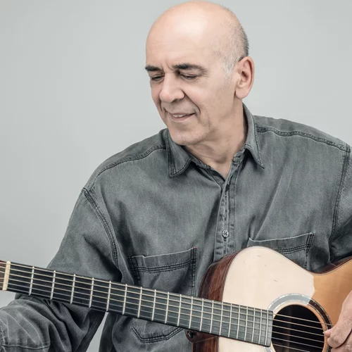 Ο Ορφέας Περίδης στο Κηποθέατρο Παπάγου με νέα τραγούδια