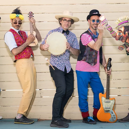 Ο Ηλίας Καρελλάς ετοίμασε τρεις παραστάσεις Καραγκιόζη για το καλοκαίρι