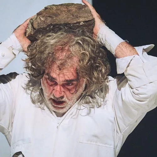 Ένας σύγχρονος Σίσυφος στο Ρεκτιφιέ με αγγλικούς υπέρτιτλους