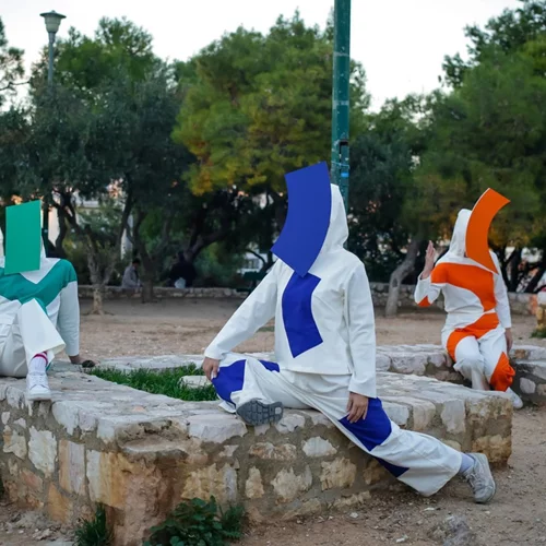 Η έκθεση "Συμβιωτικά" στο ΕΜΣΤ δεν είναι απλώς ένα αφιέρωμα στη γυναικεία δημιουργία