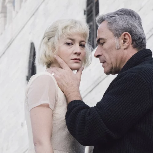 "Αφροδίτη με τη γούνα" με τους Θανάση Κουρλαμπά και Αμαλία Νίνου στο Άνεσις