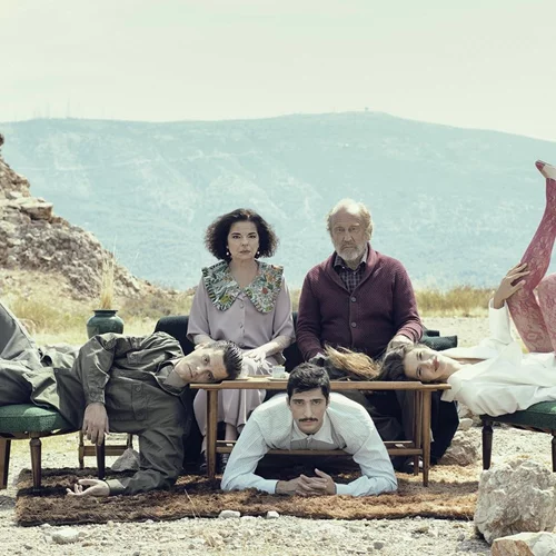 "Η λέξη πρόοδος στο στόμα της μητέρας μου ηχούσε πολύ φάλτσα" από την Αικατερίνη Παπαγεωργίου στο Θέατρο "Μπέλλος"