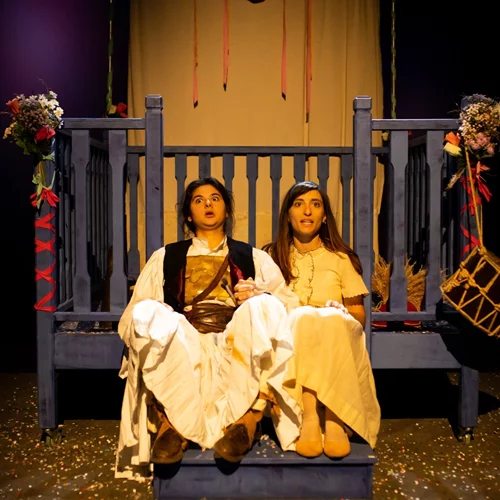 Η Όλια Λαζαρίδου "σε διπλό ταμπλό": "Θεόφιλος Sold" και "Έμιλι Ντίκινσον - Καμιά δεν είμαι εγώ! Κι εσύ;"