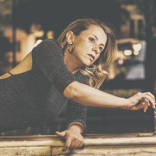 "Πόσα τσιγάρα έχω καπνίσει από τότε που έφυγες": Μια παράσταση για το ghosting