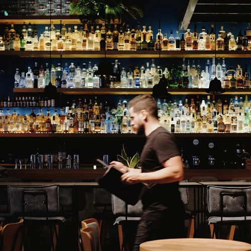 The Native Project: Το 'Spoiled' βάζει την Ελλάδα στο ποτήρι