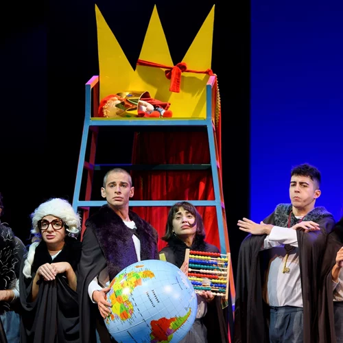 Τελευταία παράσταση για τον "Ματία τον Πρώτο" που θέτει "τα παιδιά στην εξουσία"!