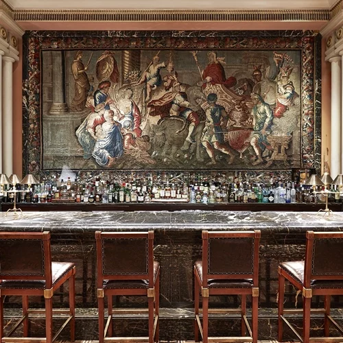 Τα πεντάστερα μπαρ των αθηναϊκών ξενοδοχείων