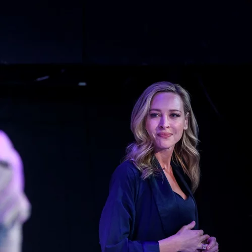 Έξι παραστάσεις κατεβάζουν αυλαία