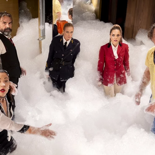 Η σπαρταριστή κωμωδία "Μη σου τύχει!" επιστρέφει στο Θέατρο Αθηνών