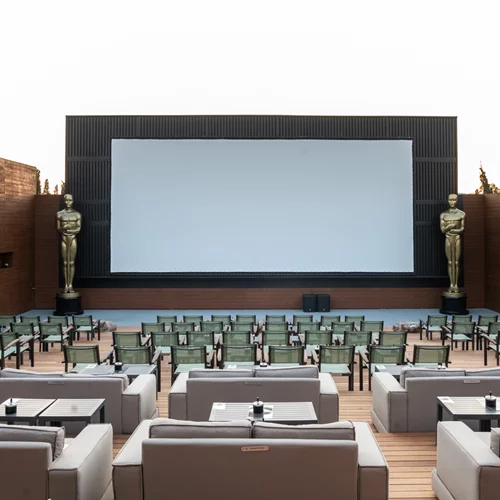 Ενας νέος θερινός κινηματογράφος έφτασε στην Αθήνα και μας χαρίζει μια ξεχωριστή κινηματογραφική εμπειρία