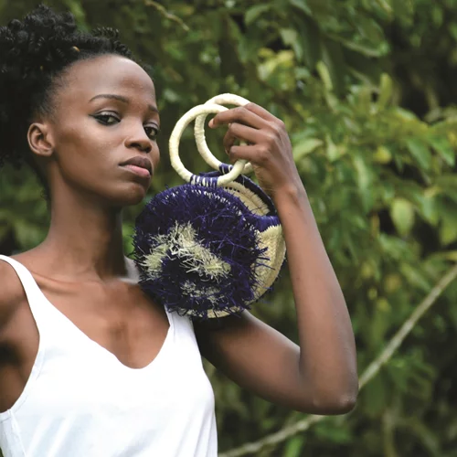 Petit Manou: Σουβενίρ ελληνικού καλοκαιριού με καταγωγή από Ουγκάντα