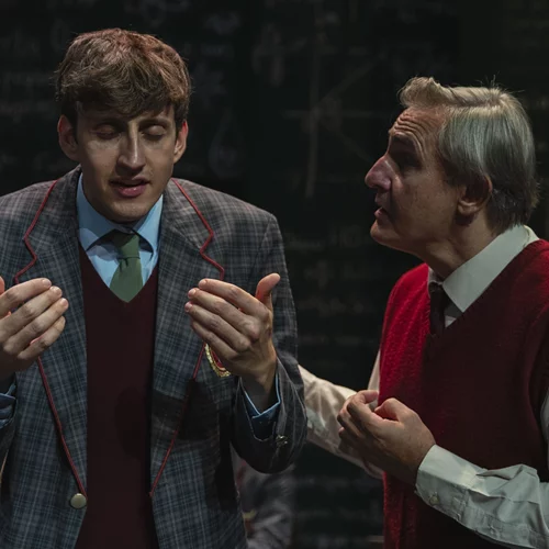 Παράταση και τελευταίες παραστάσεις για τον "Κύκλο των χαμένων ποιητών" και τον Άκη Σακελλαρίου στη Θεσσαλονίκη