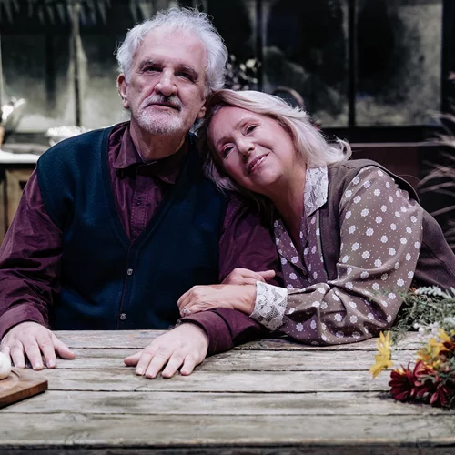 "Πριν ανοίξουμε φτερά" με τον Δημήτρη Καταλειφό: Τελευταίες παραστάσεις στην Αθήνα