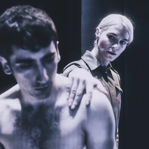 "Όλοι εμείς πουλιά": Ακύρωση της σημερινής παράστασης που έγινε το απόλυτο sold out του Εθνικού Θεάτρου