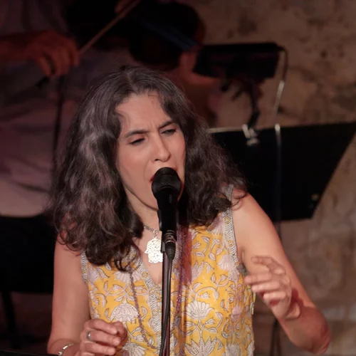 Η Lamia Bedioui μάς ταξιδεύει με μελωδίες από τη Μεσόγειο