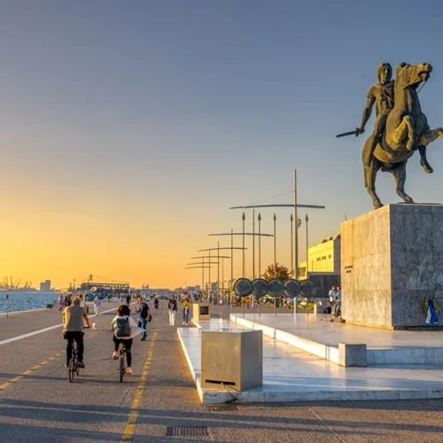 Στη δυτική της πλευρά, η Θεσσαλονίκη αποκτά ένα νέο τοπόσημο