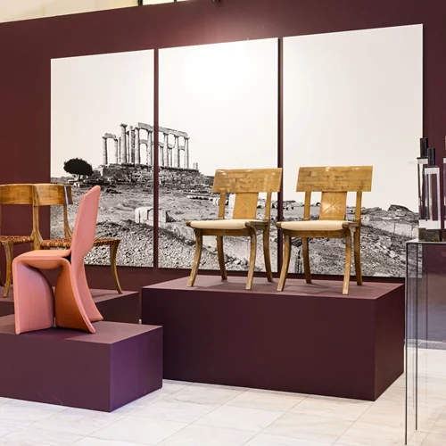 Γιατί τόσος χαμός με την καρέκλα που παρουσιάζεται στην Art Athina;