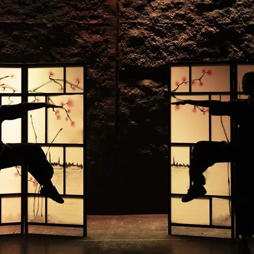 Αληθινό ή μηχανικό αηδόνι; Αυτό είναι το "Δίλημμα του αυτοκράτορα" των Hippo Theatre Group