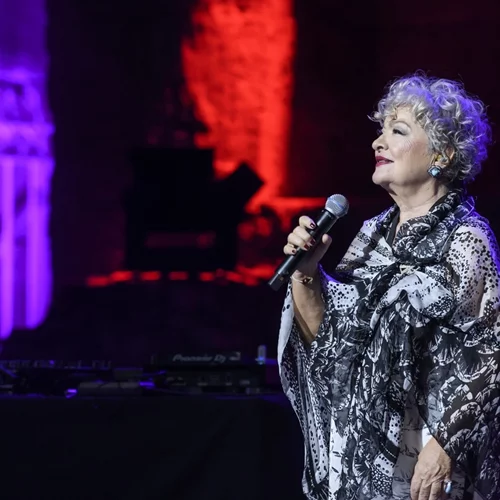 Η Τάνια Τσανακλίδου γιορτάζει 50 χρόνια γεμάτα τραγούδια