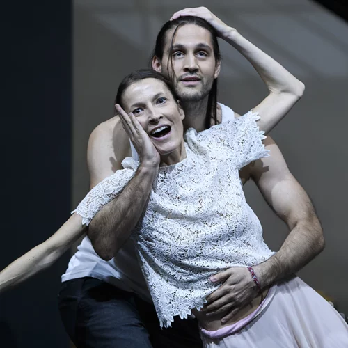 "Το τρίτο στεφάνι": Ο Στάθης Λιβαθινός σκηνοθετεί το μυθιστόρημα - σταθμός