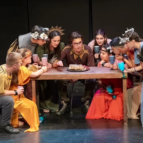 Μορφές Έκφρασης: Θεατρικά εργαστήρια για εφήβους και ακρόαση από την ομάδα νεανικού θεάτρου