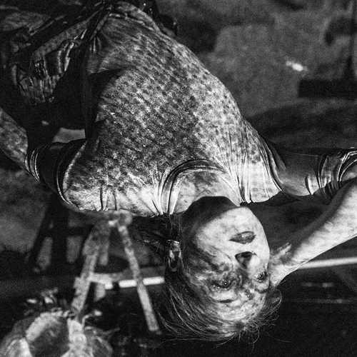 Ακροβατικό, ανατρεπτικό ταξίδι στη χώρα των θαυμάτων με οδηγό την Αλίκη