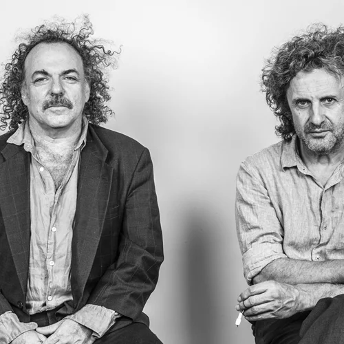 Xylouris White: Η κρητική παράδοση συναντά τον ηλεκτρικό ήχο στο "Δόρα Στράτου"