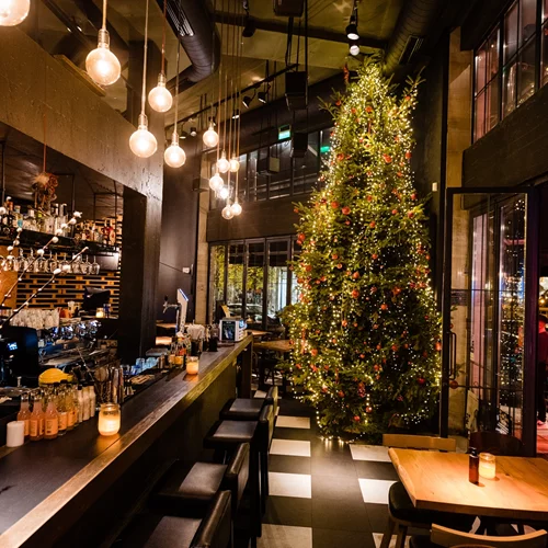 "Musique Café": Γιορτινά τραπέζια με αέρα Κυκλάδων