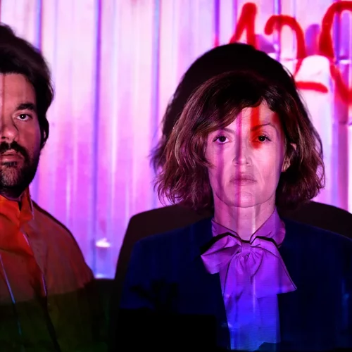 Ποιοι είναι οι φιλέλληνες του 21ου αιώνα; Η απάντηση στο Από Μηχανής Θέατρο